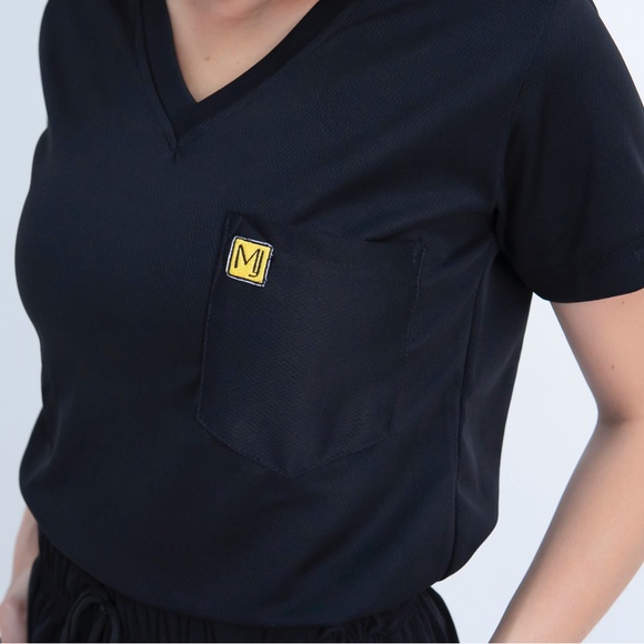 Feature:
One-Pocket Drifit Scrubs Top - Picture 2 of 2
